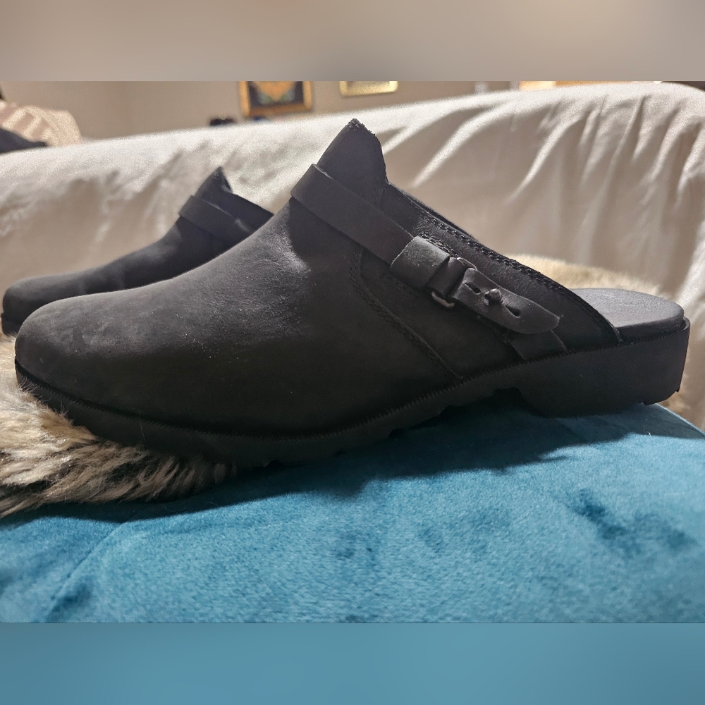 Teva leather clogs